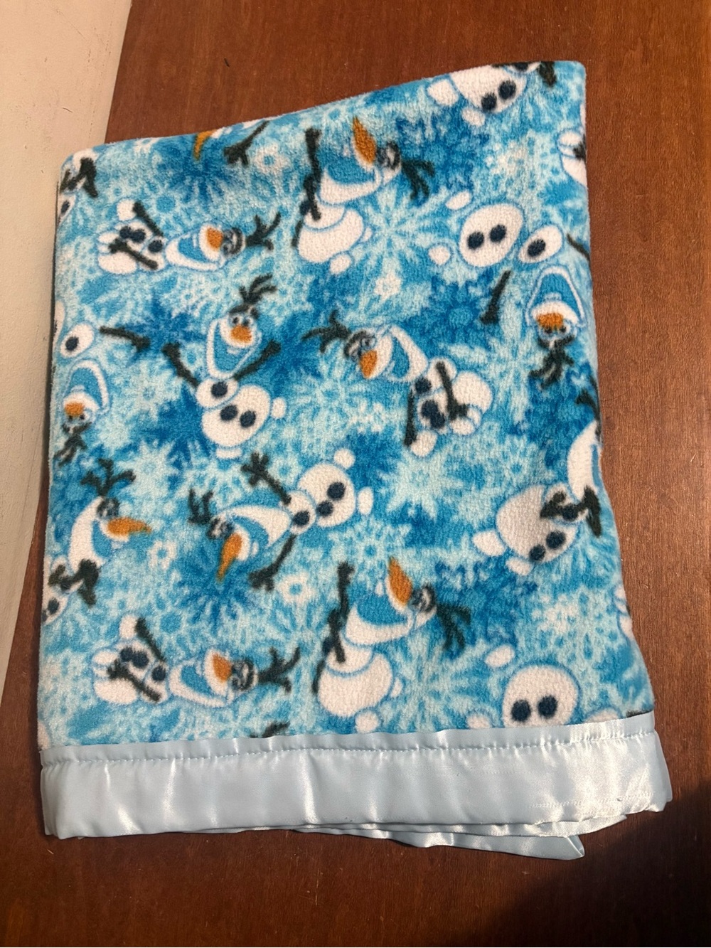 Disney Blue and White Olaf Fleece Throw blanket